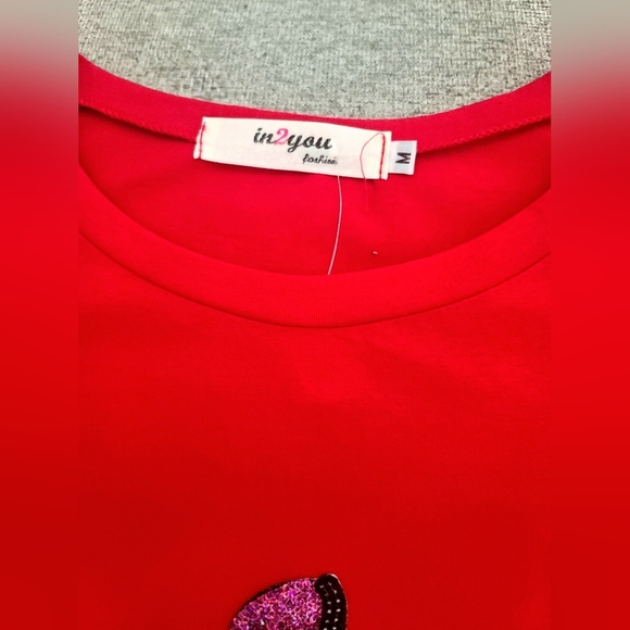 In 2 You Womens Red Top Sequined Dog - Picture 4 of 6